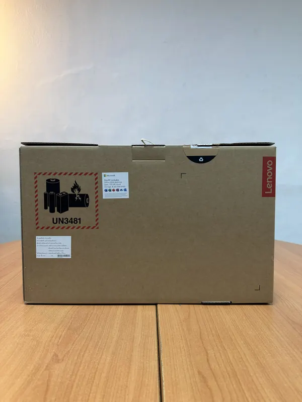 กล่องลูกฟูกของ Lenovo IdeaPad Slim 5 16AKP10 พร้อมสติกเกอร์ Office 2024
