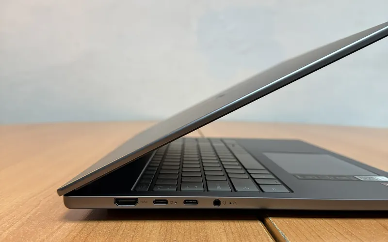 Lenovo IdeaPad Slim 5 16AKP10 (83HY008UTA) Review: A 16-inch Copilot+ Laptop for Work